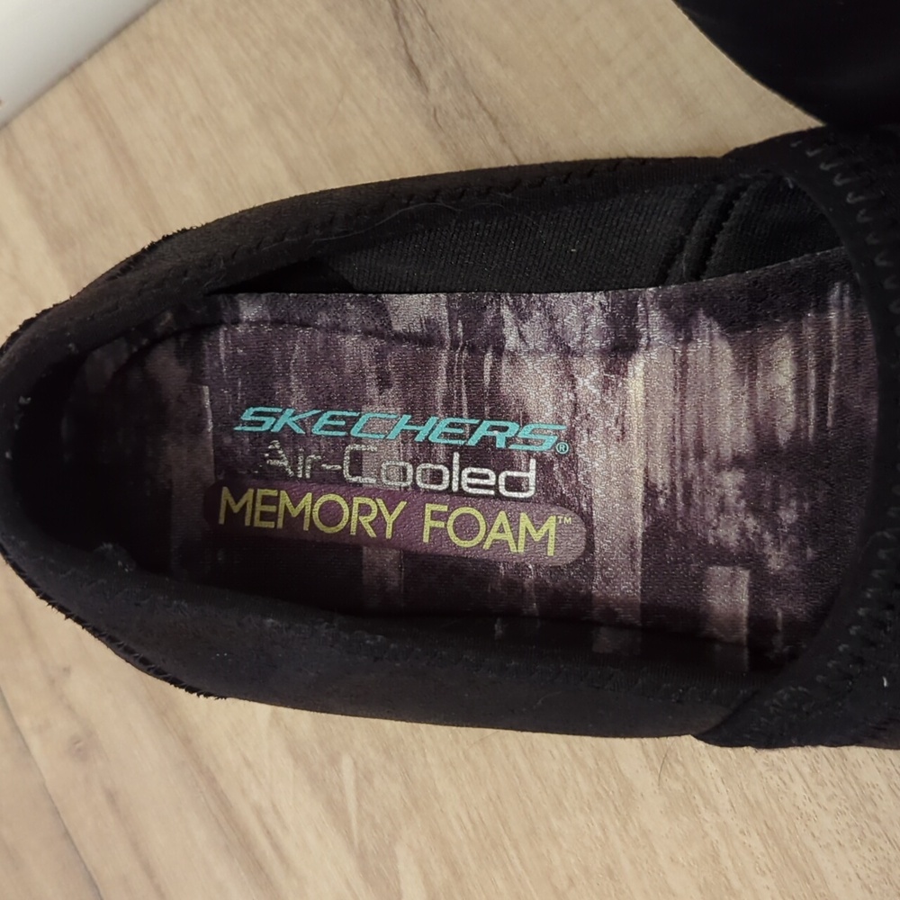 Sz.8 Skechers Slip-ons Air-Cooled Memory Foam . All Black - Picture 2 of 9